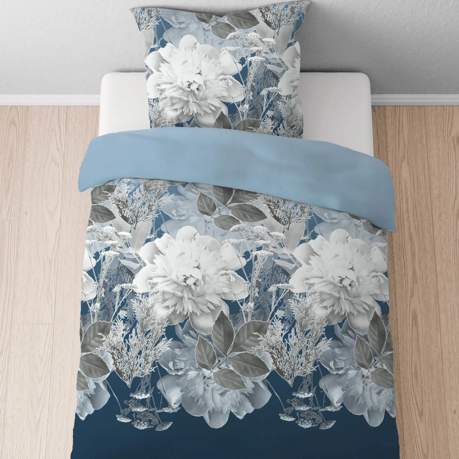 Castell Thermo-Fleece Bettwäsche Blume groß eisblau, 1x 135x200 cm + 1x 80x80 cm