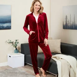 Hausanzug mit Glitzer bordeaux