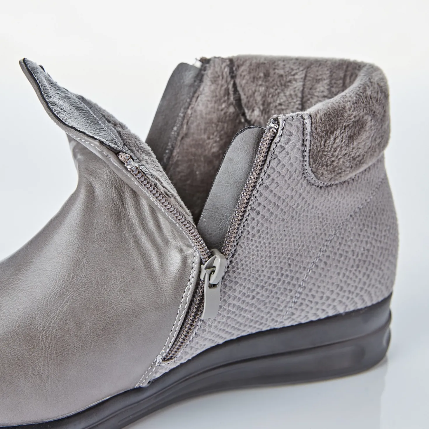 Stiefelette "Olga" grau