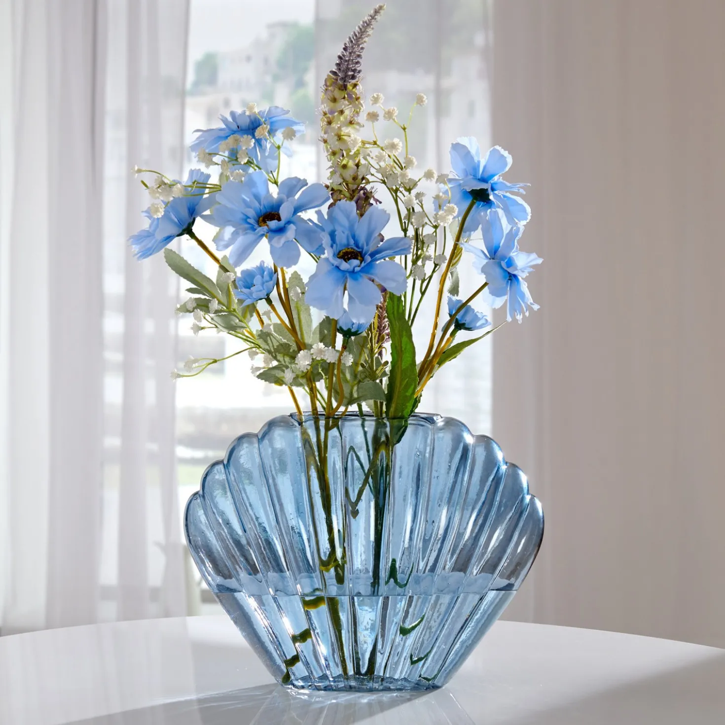 Vase in Muschelform hellblau